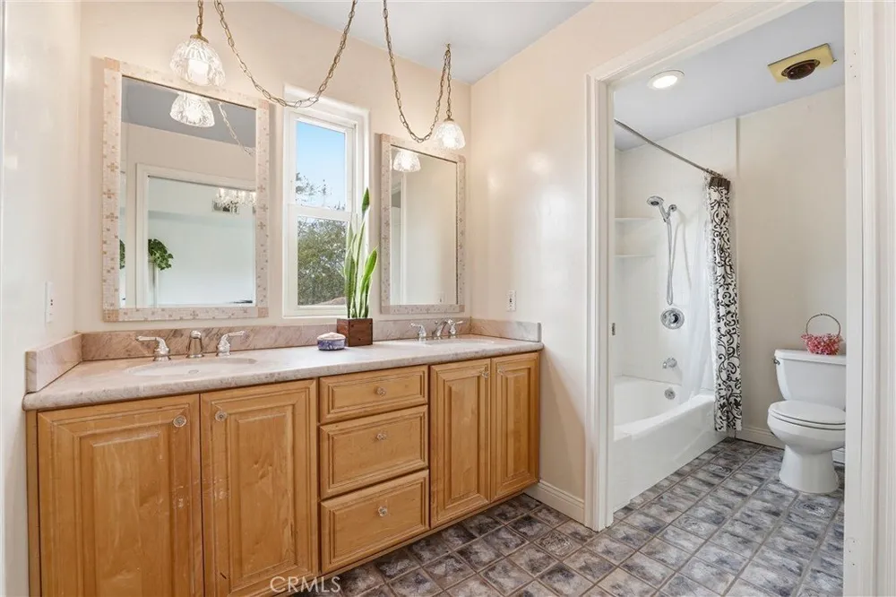 270 Flowerfield Ln, La Habra Heights, CA 90631