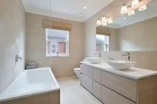 Furze Grove, Kingswood, KT20 photo 7
