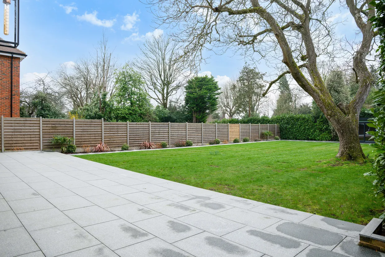 Furze Grove, Kingswood, KT20 photo 10