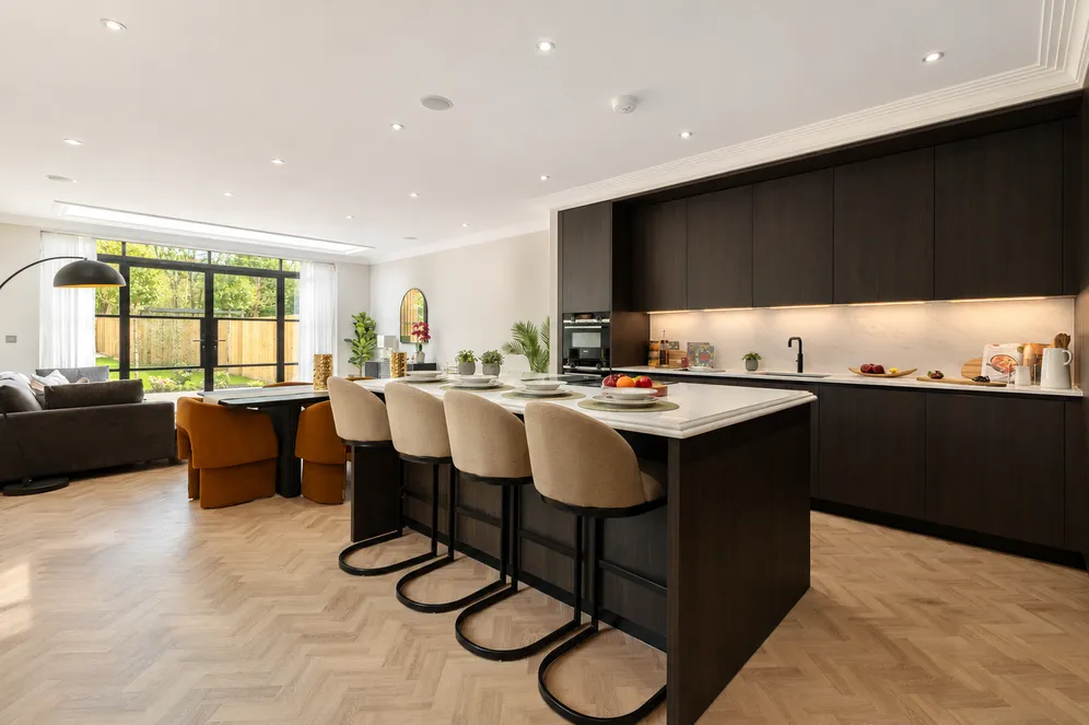 No. 3 Ronmar Place, Oxshott, KT22 photo 2