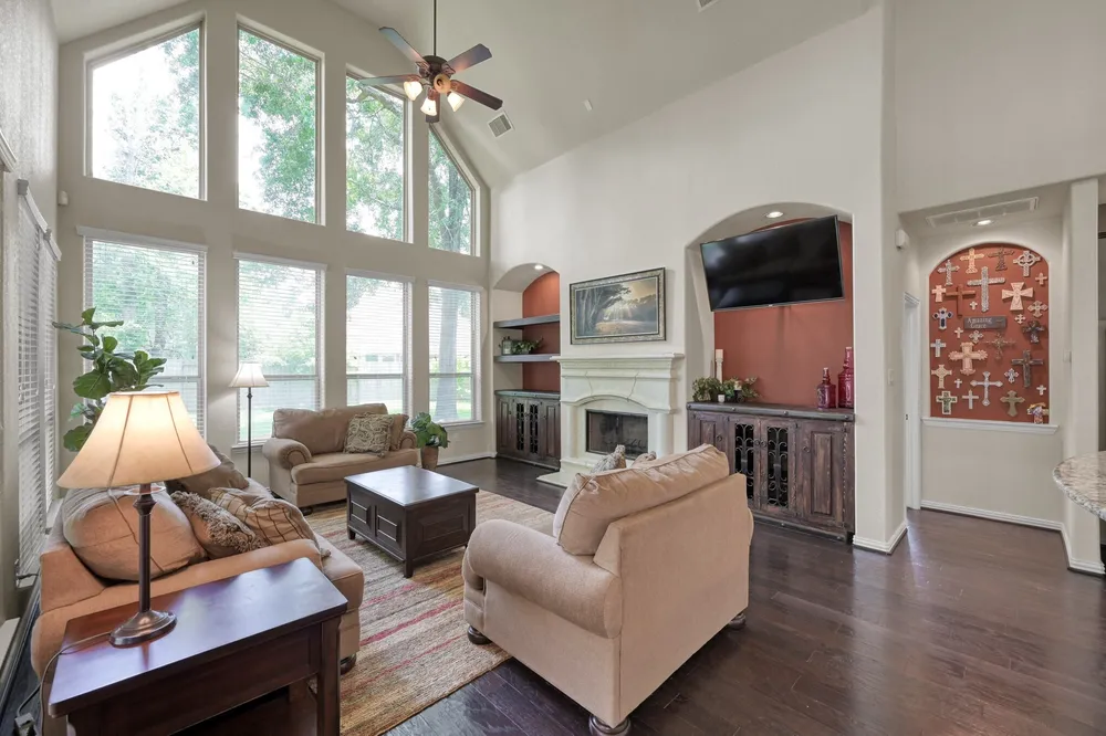 2033 Brodie Ln, Conroe, TX 77301