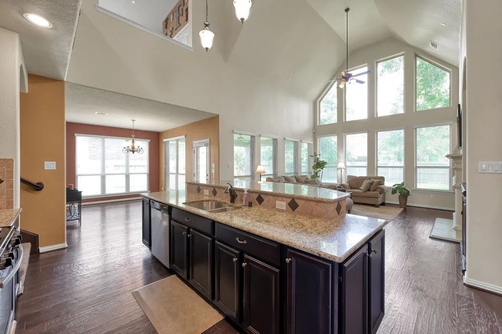 2033 Brodie Ln, Conroe, TX 77301