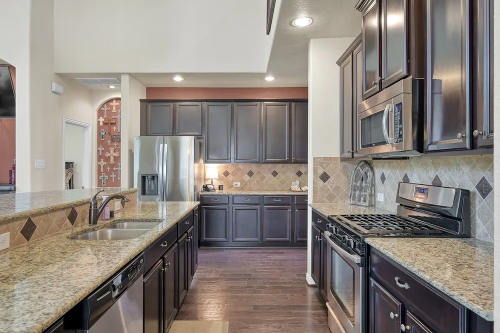 2033 Brodie Ln, Conroe, TX 77301