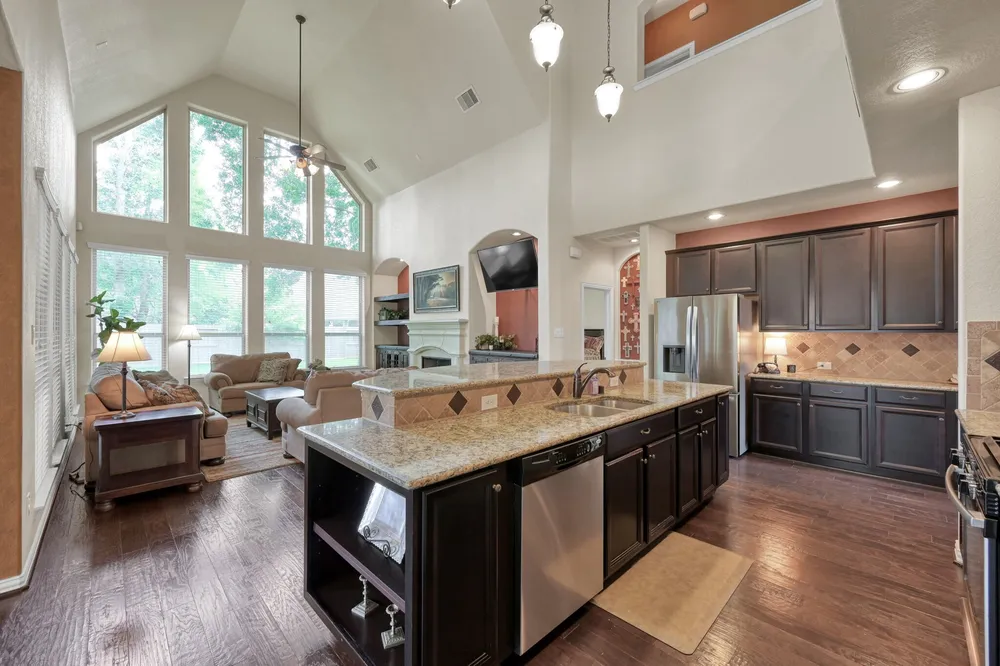 2033 Brodie Ln, Conroe, TX 77301
