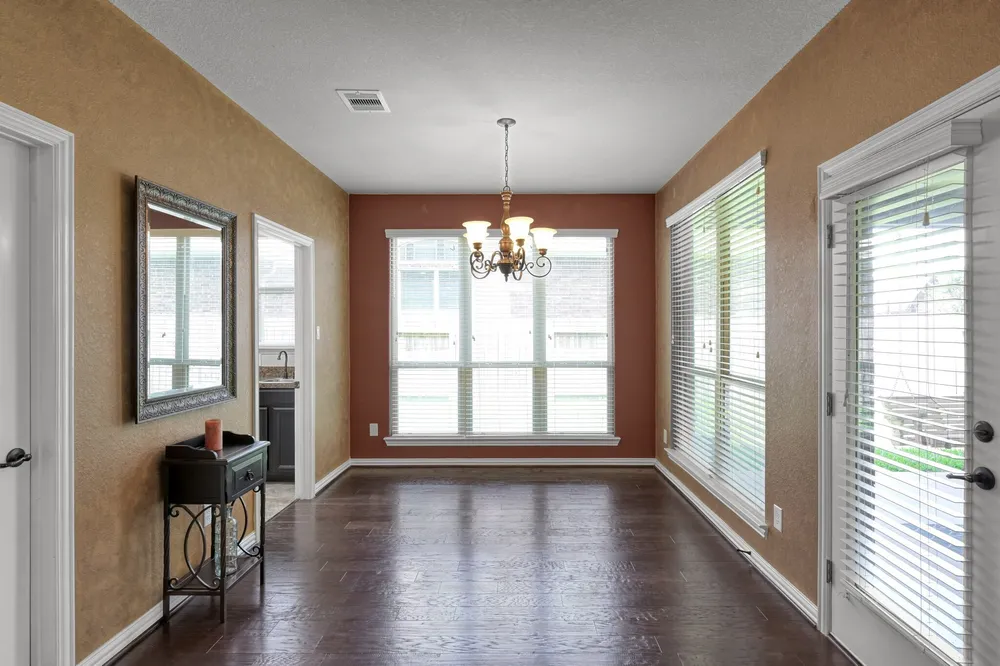2033 Brodie Ln, Conroe, TX 77301