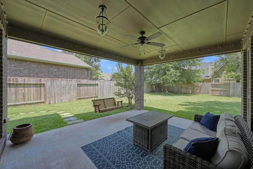 2033 Brodie Ln, Conroe, TX 77301