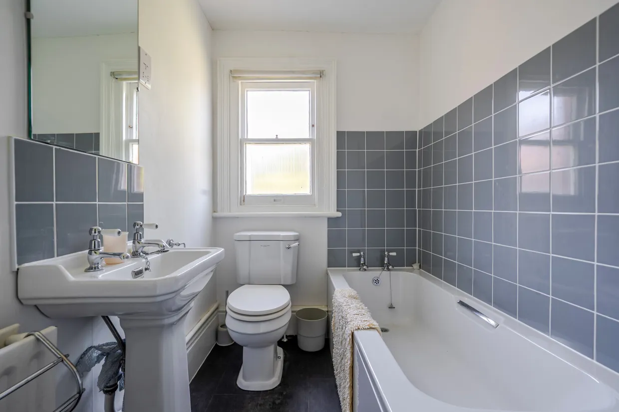 Cargate Avenue, Aldershot, GU11 photo 8