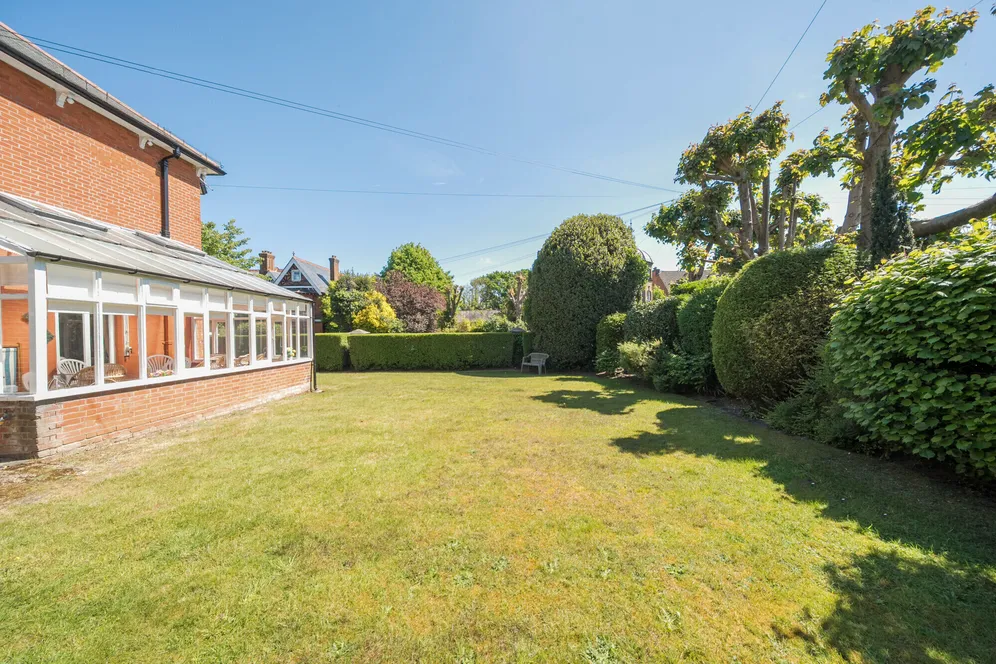 Cargate Avenue, Aldershot, GU11 photo 9