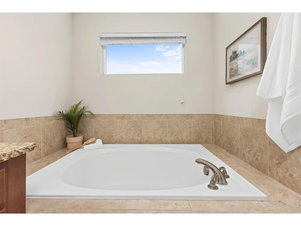 653 Grandview Meadows Dr, Longmont, CO 80503