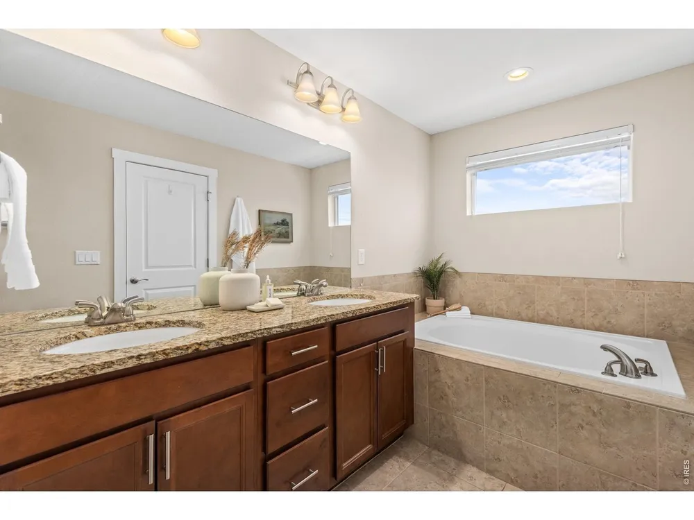 653 Grandview Meadows Dr, Longmont, CO 80503