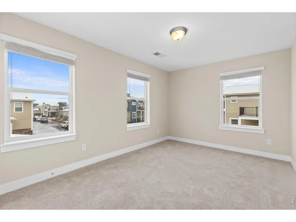 653 Grandview Meadows Dr, Longmont, CO 80503