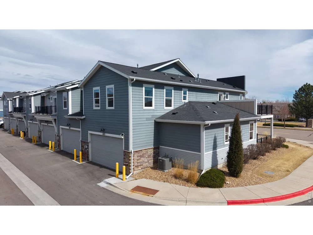 653 Grandview Meadows Dr, Longmont, CO 80503