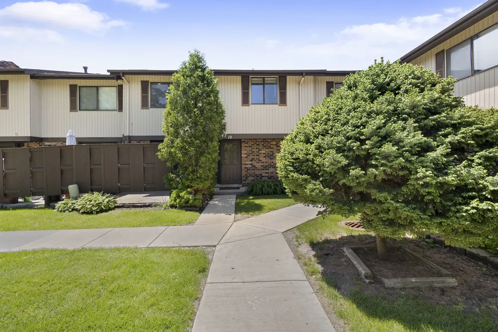 7345 Winthrop Way, Downers Grove, IL 60516