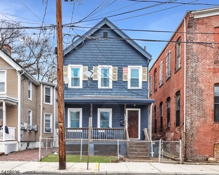 579 Nassau St, Orange, NJ 07050
