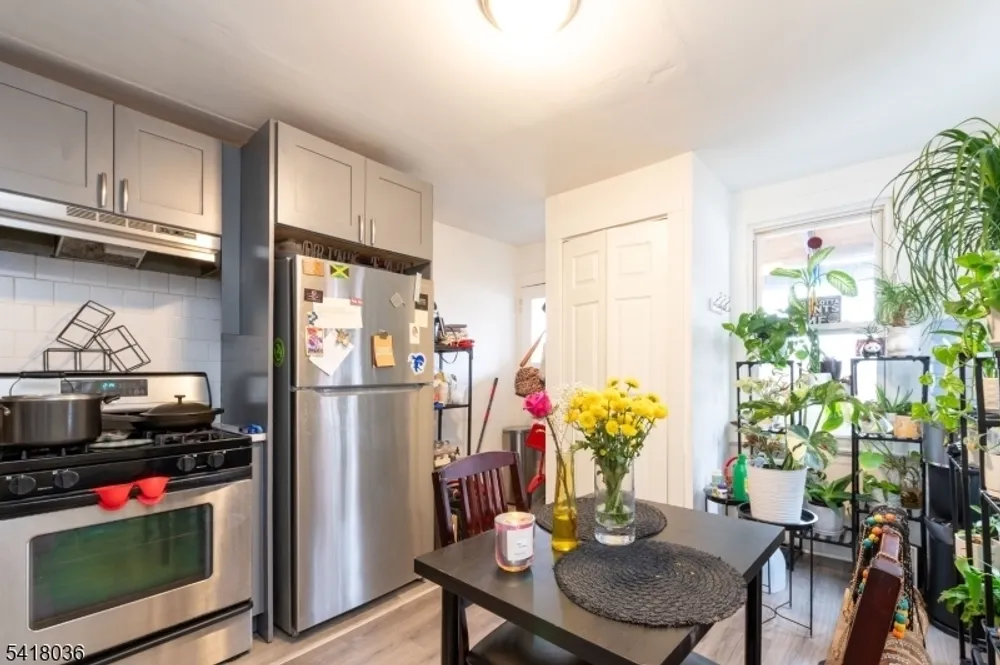 579 Nassau St, Orange, NJ 07050