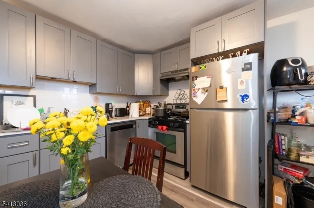 579 Nassau St, Orange, NJ 07050