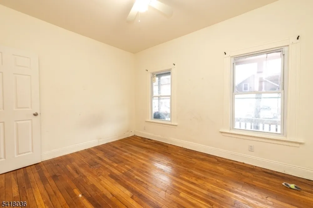 579 Nassau St, Orange, NJ 07050