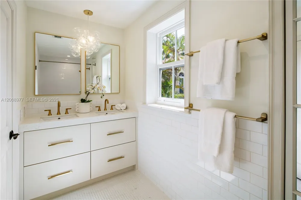 1228 Alhambra Cir, Coral Gables, FL 33134