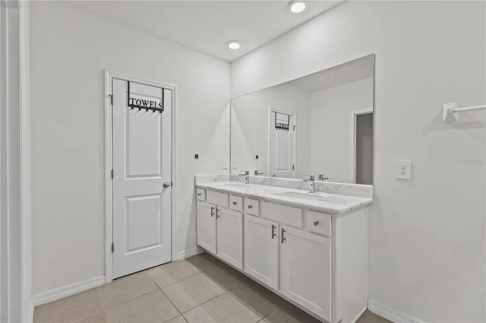 5750 Cape Primrose Dr, Sarasota, FL 34232
