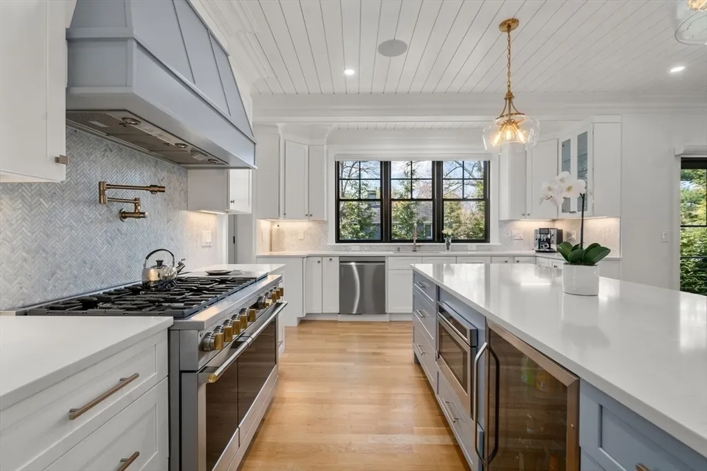 7 Massasoit Rd, Wellesley, MA 02481