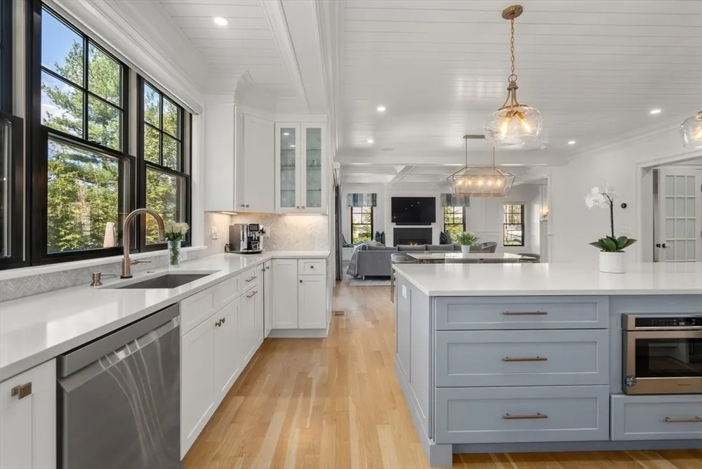 7 Massasoit Rd, Wellesley, MA 02481