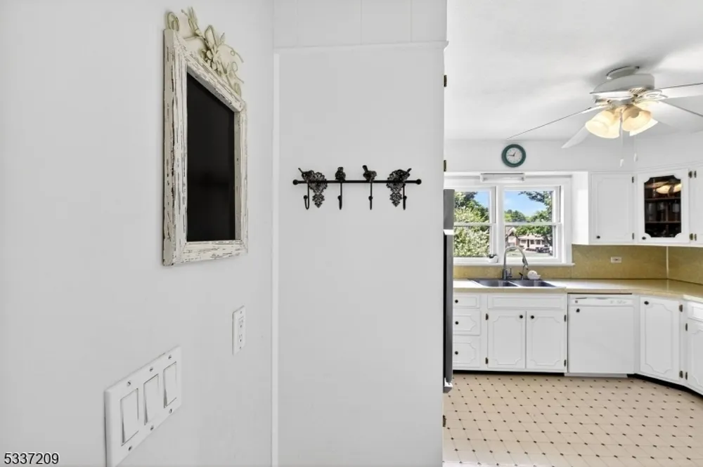 122 Aurora St, Lopatcong Overlook, NJ 08865