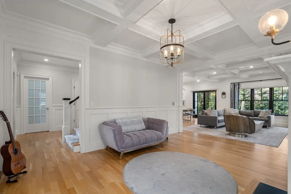 7 Massasoit Rd, Wellesley, MA 02481