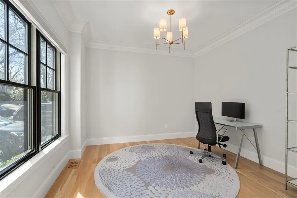 7 Massasoit Rd, Wellesley, MA 02481