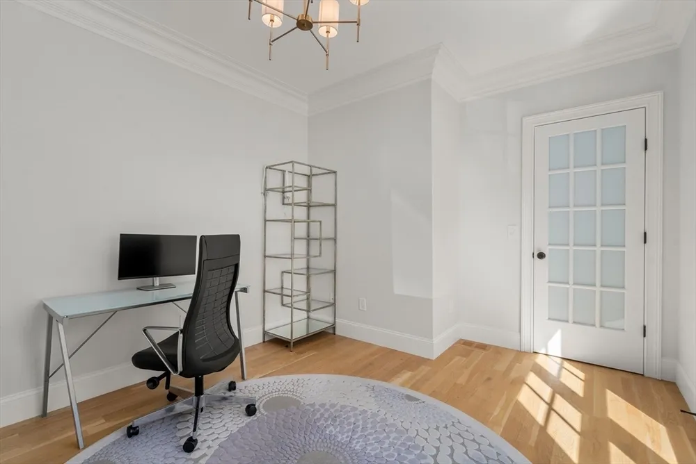 7 Massasoit Rd, Wellesley, MA 02481