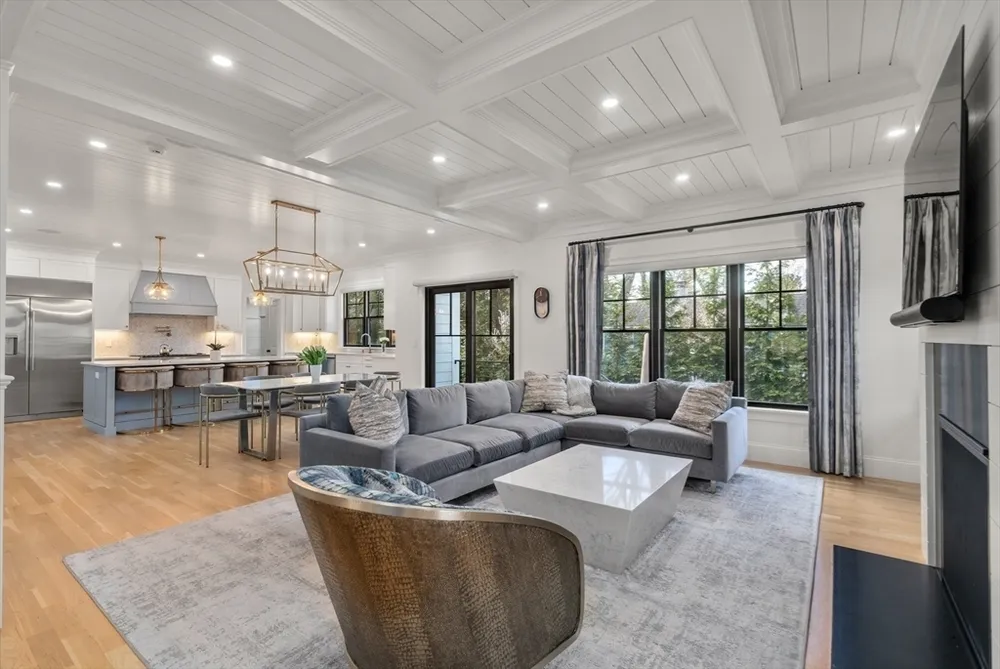 7 Massasoit Rd, Wellesley, MA 02481