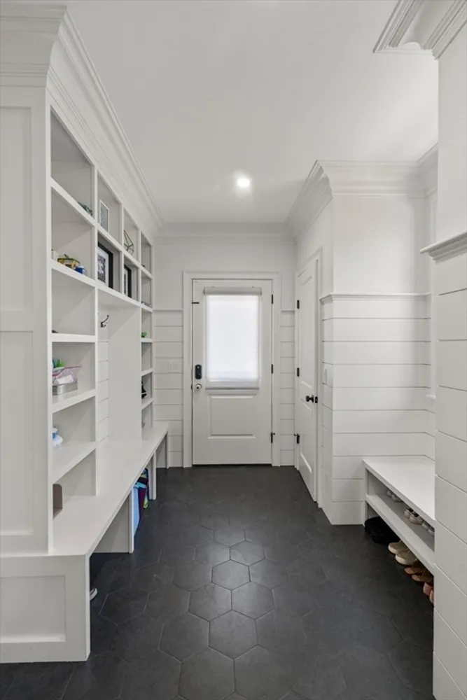 7 Massasoit Rd, Wellesley, MA 02481