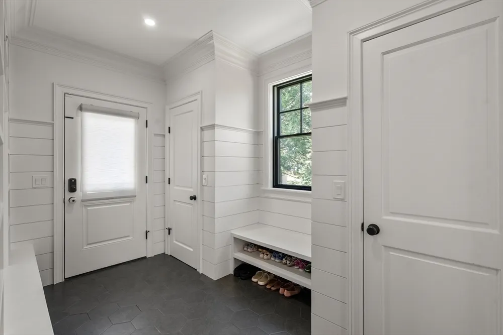 7 Massasoit Rd, Wellesley, MA 02481