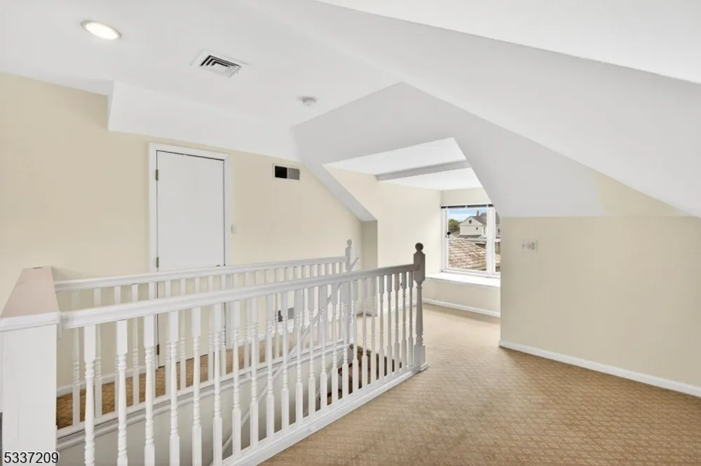 122 Aurora St, Lopatcong Overlook, NJ 08865