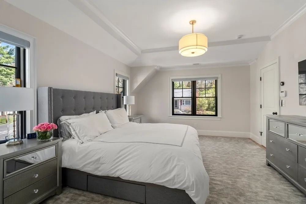 7 Massasoit Rd, Wellesley, MA 02481