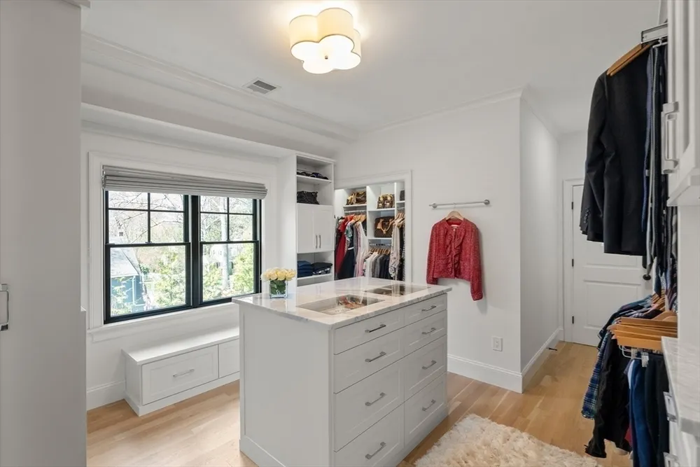 7 Massasoit Rd, Wellesley, MA 02481
