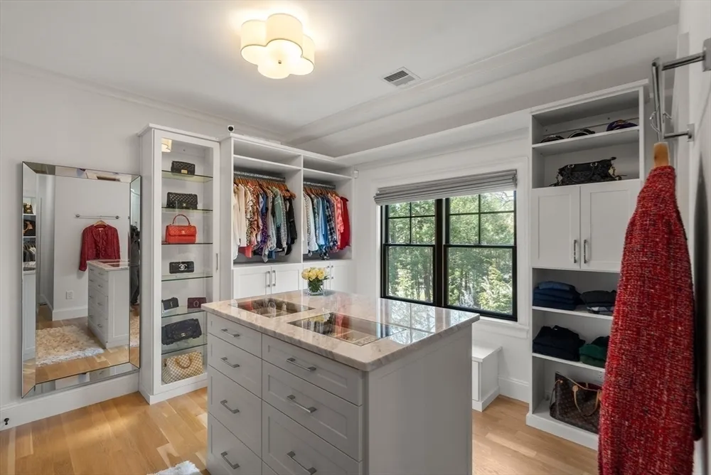 7 Massasoit Rd, Wellesley, MA 02481