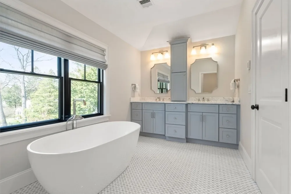 7 Massasoit Rd, Wellesley, MA 02481