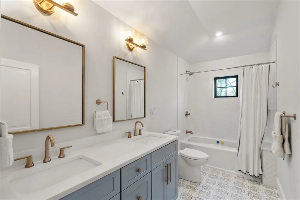 7 Massasoit Rd, Wellesley, MA 02481