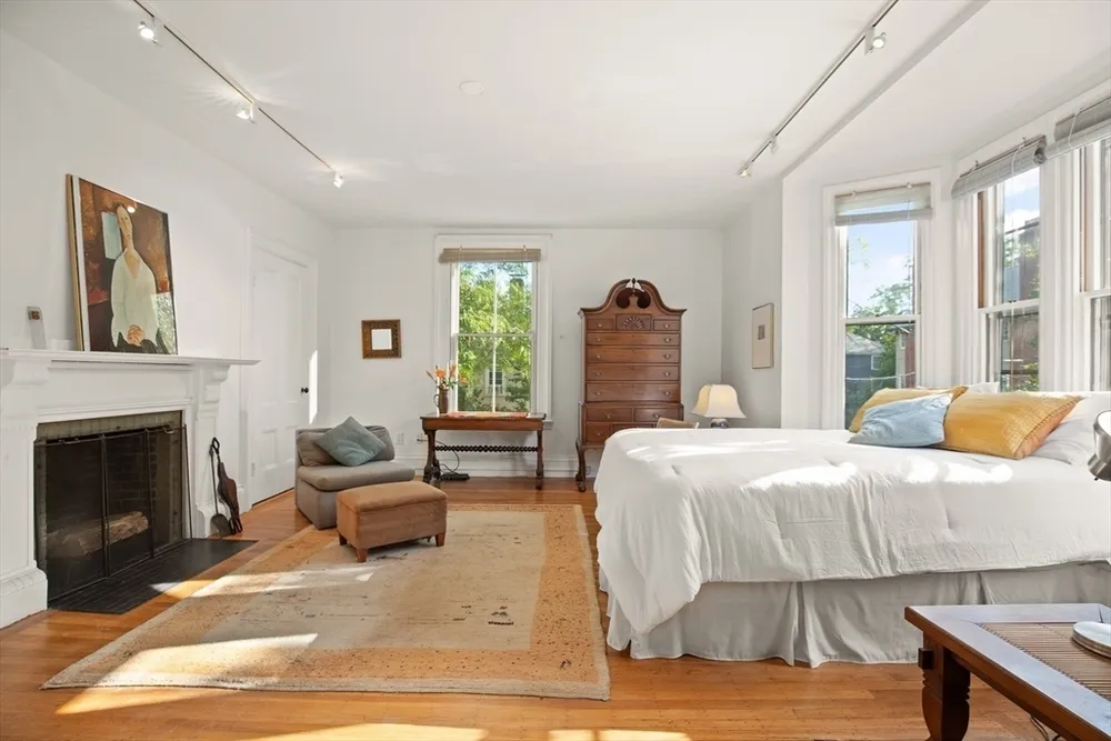 32 Hawthorn St, Cambridge, MA 02138