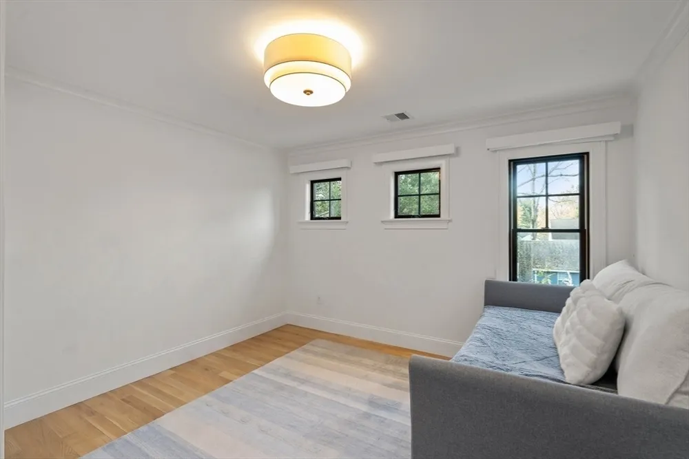 7 Massasoit Rd, Wellesley, MA 02481