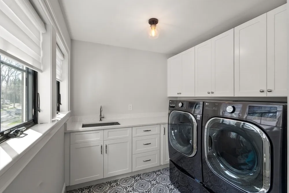 7 Massasoit Rd, Wellesley, MA 02481