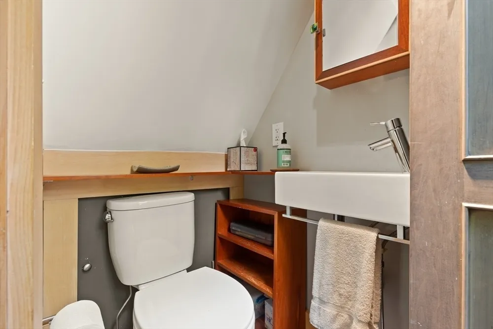 32 Hawthorn St, Cambridge, MA 02138