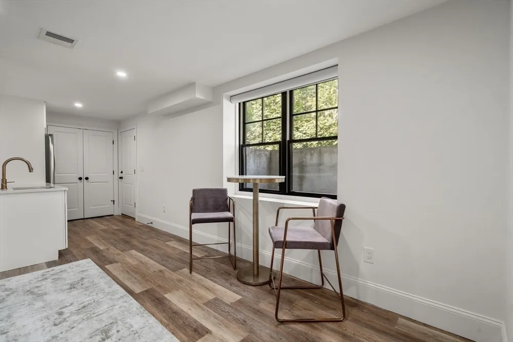 7 Massasoit Rd, Wellesley, MA 02481