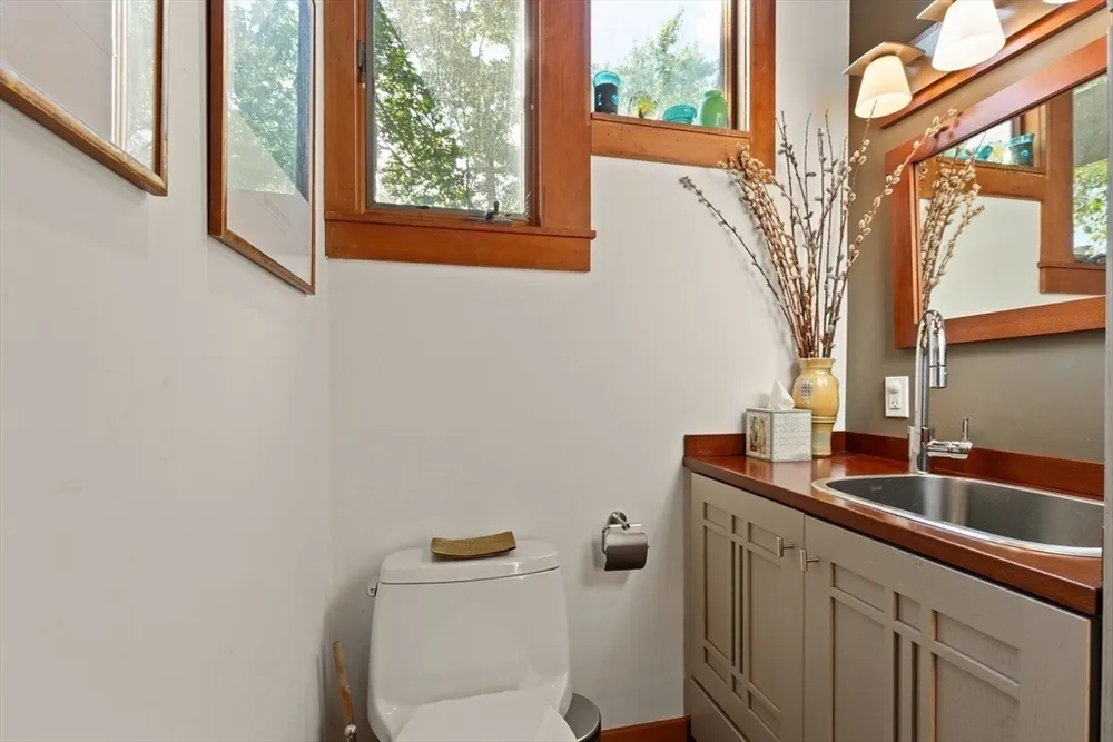 32 Hawthorn St, Cambridge, MA 02138