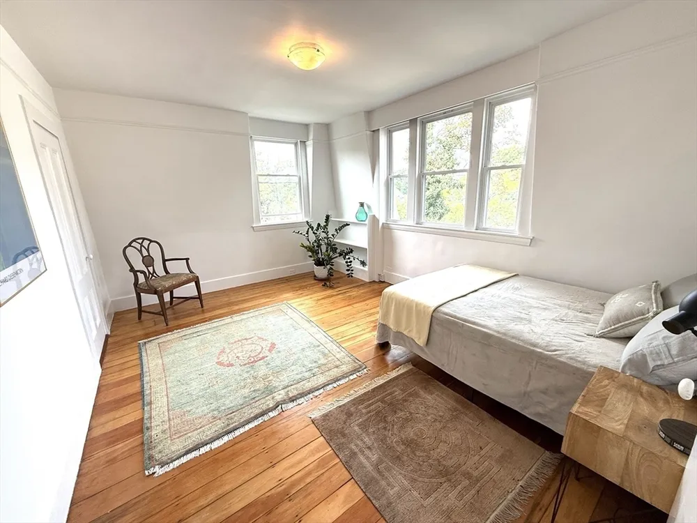 32 Hawthorn St, Cambridge, MA 02138