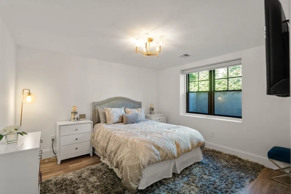 7 Massasoit Rd, Wellesley, MA 02481