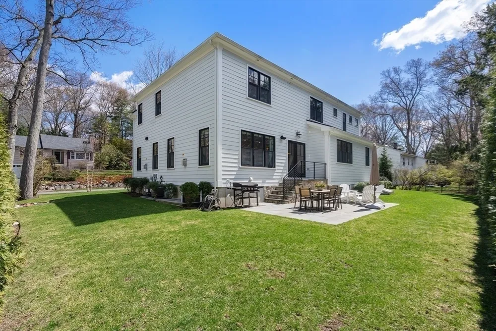 7 Massasoit Rd, Wellesley, MA 02481