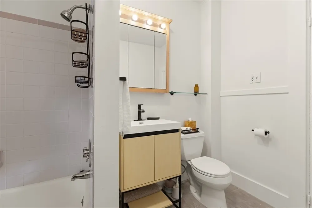 32 Hawthorn St, Cambridge, MA 02138