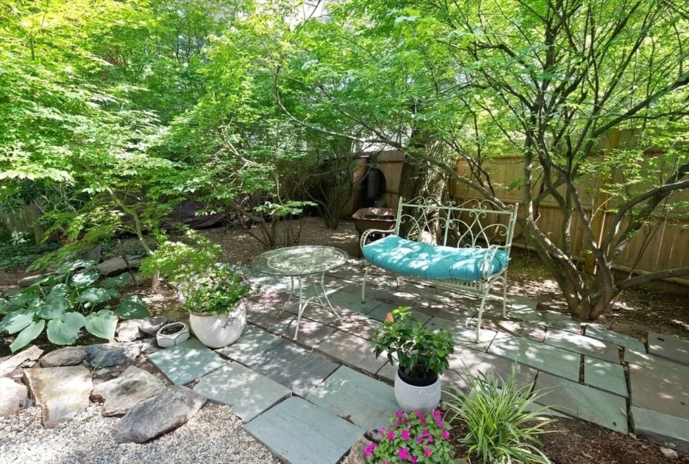 32 Hawthorn St, Cambridge, MA 02138