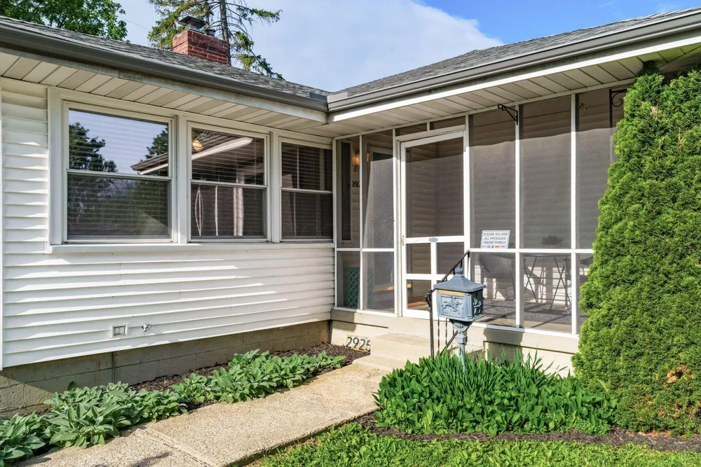 2925 Ashby Rd, Columbus, OH 43209